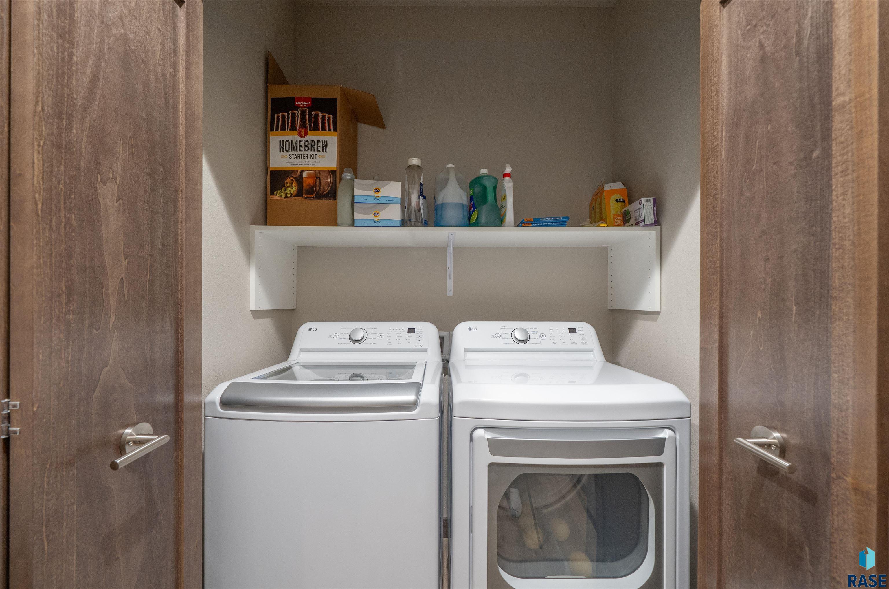 Brandon, South Dakota 57005, United States, 3 Bedrooms Bedrooms, ,2 BathroomsBathrooms,Residential,Active,232546