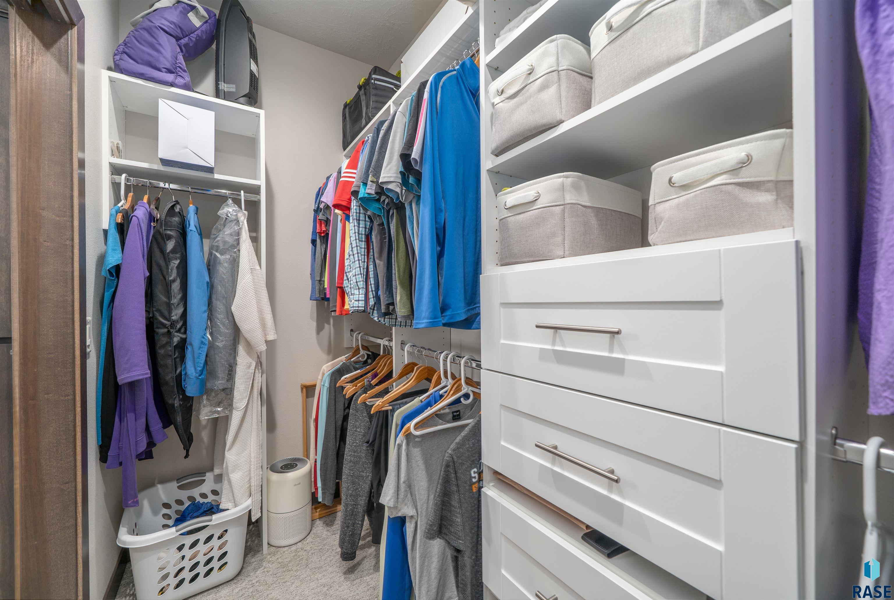 Brandon, South Dakota 57005, United States, 3 Bedrooms Bedrooms, ,2 BathroomsBathrooms,Residential,Active,232546