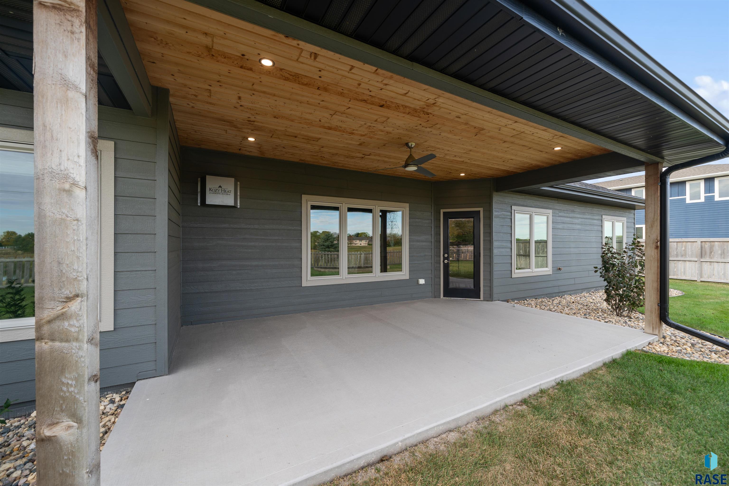 Brandon, South Dakota 57005, United States, 3 Bedrooms Bedrooms, ,2 BathroomsBathrooms,Residential,Active,232546