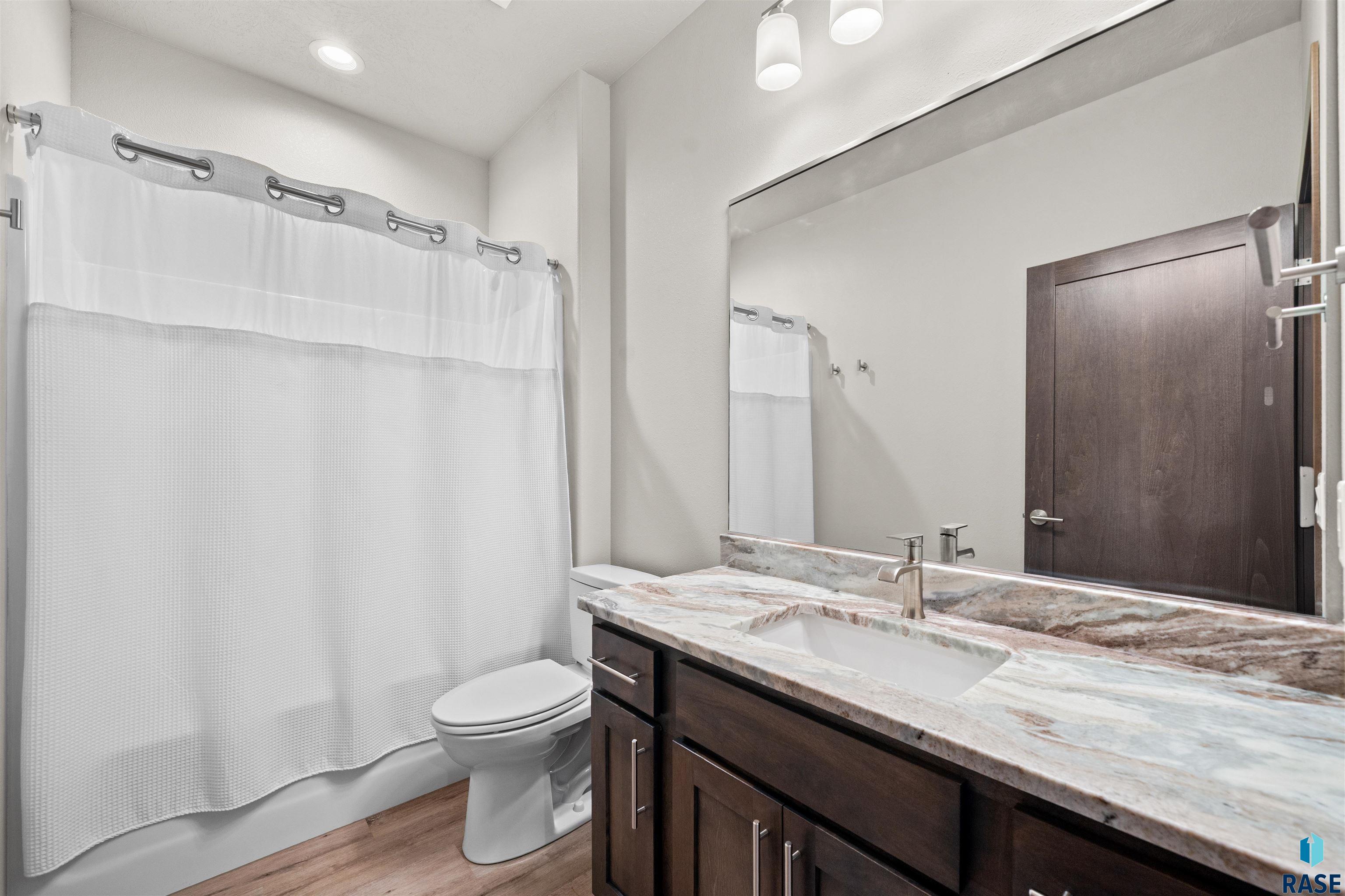 Brandon, South Dakota 57005, United States, 3 Bedrooms Bedrooms, ,2 BathroomsBathrooms,Residential,Active,232546