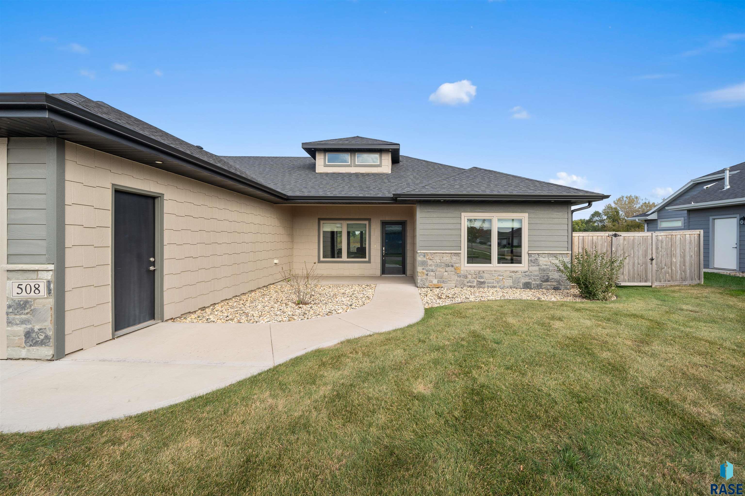 Brandon, South Dakota 57005, United States, 3 Bedrooms Bedrooms, ,2 BathroomsBathrooms,Residential,Active,232546