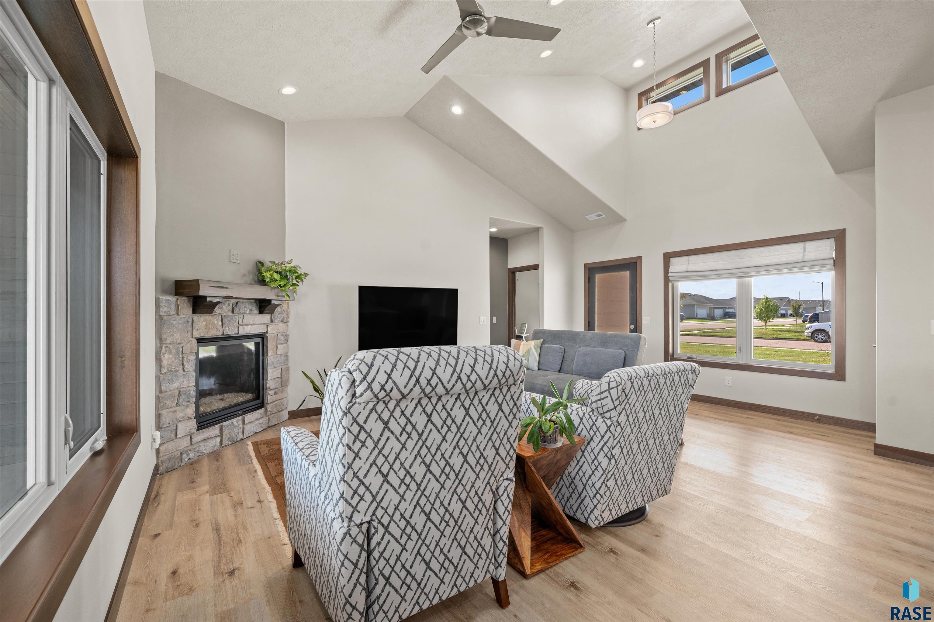 Brandon, South Dakota 57005, United States, 3 Bedrooms Bedrooms, ,2 BathroomsBathrooms,Residential,Active,232546