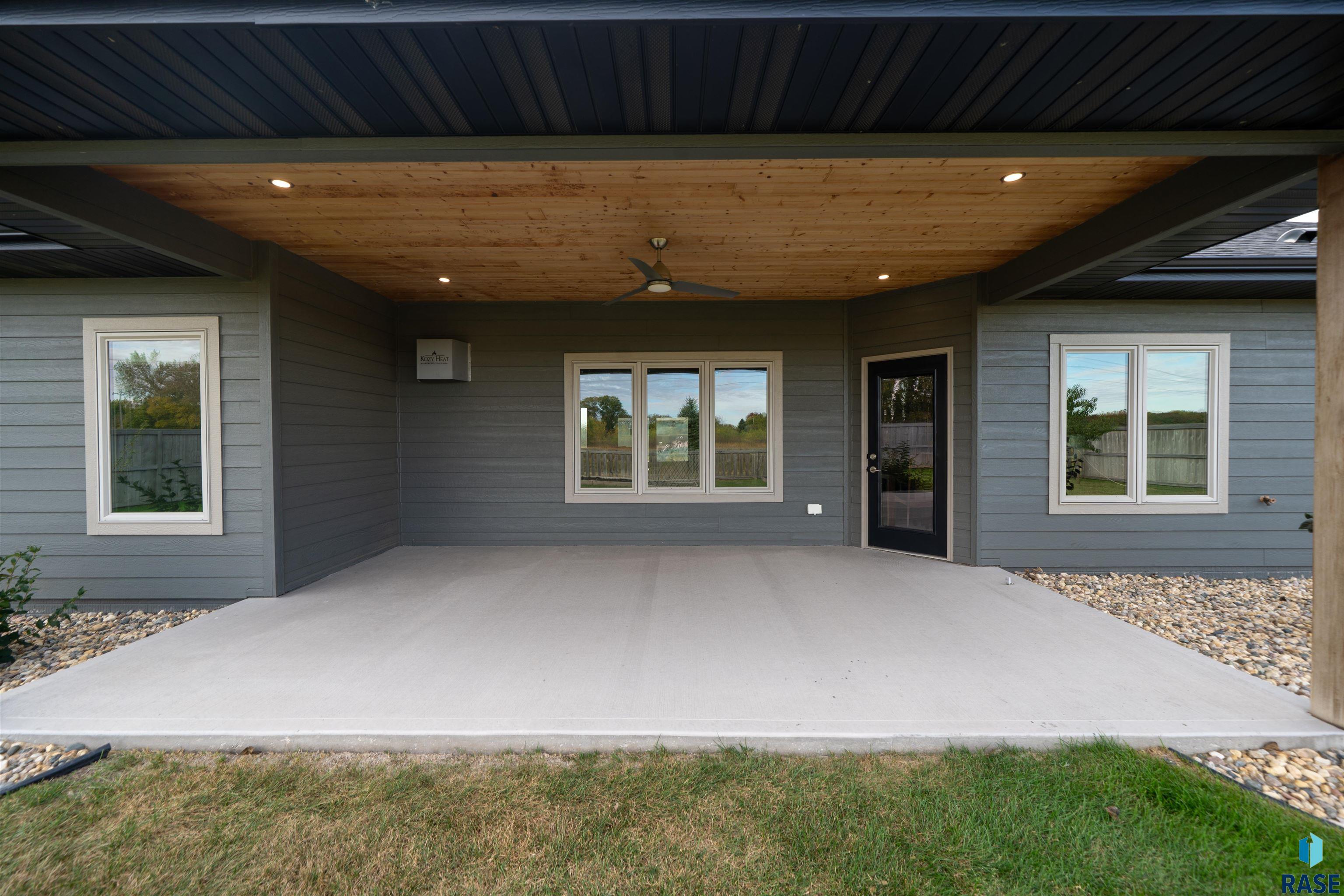 Brandon, South Dakota 57005, United States, 3 Bedrooms Bedrooms, ,2 BathroomsBathrooms,Residential,Active,232546