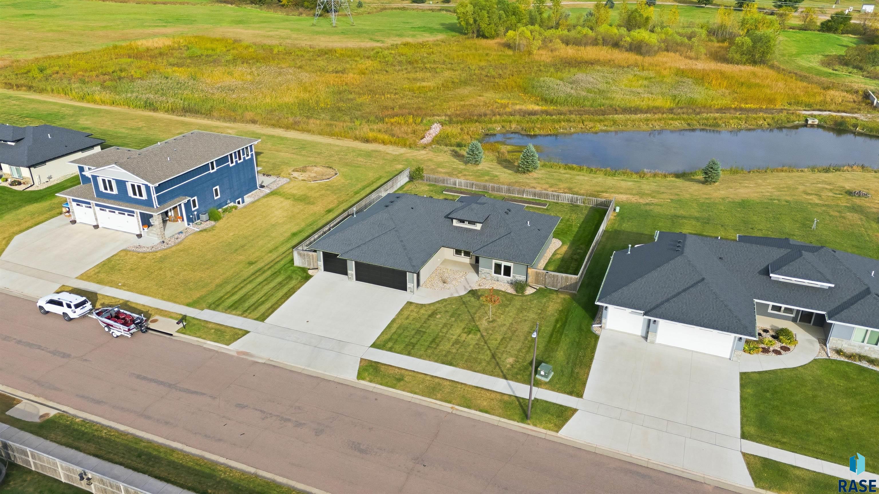 Brandon, South Dakota 57005, United States, 3 Bedrooms Bedrooms, ,2 BathroomsBathrooms,Residential,Active,232546
