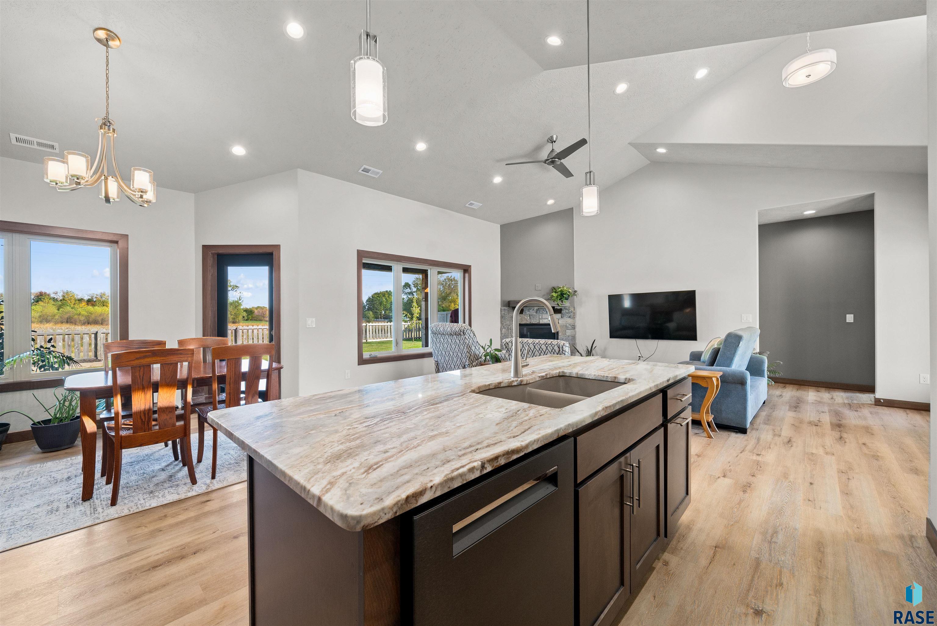 Brandon, South Dakota 57005, United States, 3 Bedrooms Bedrooms, ,2 BathroomsBathrooms,Residential,Active,232546