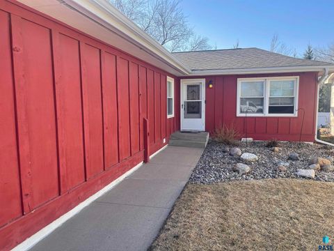 Photo of 2813 E Klondike Trl, Sioux Falls, SD 57103 (MLS # 22602633)