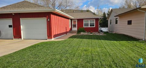 Photo of 2813 E Klondike Trl, Sioux Falls, SD 57103 (MLS # 22602633)