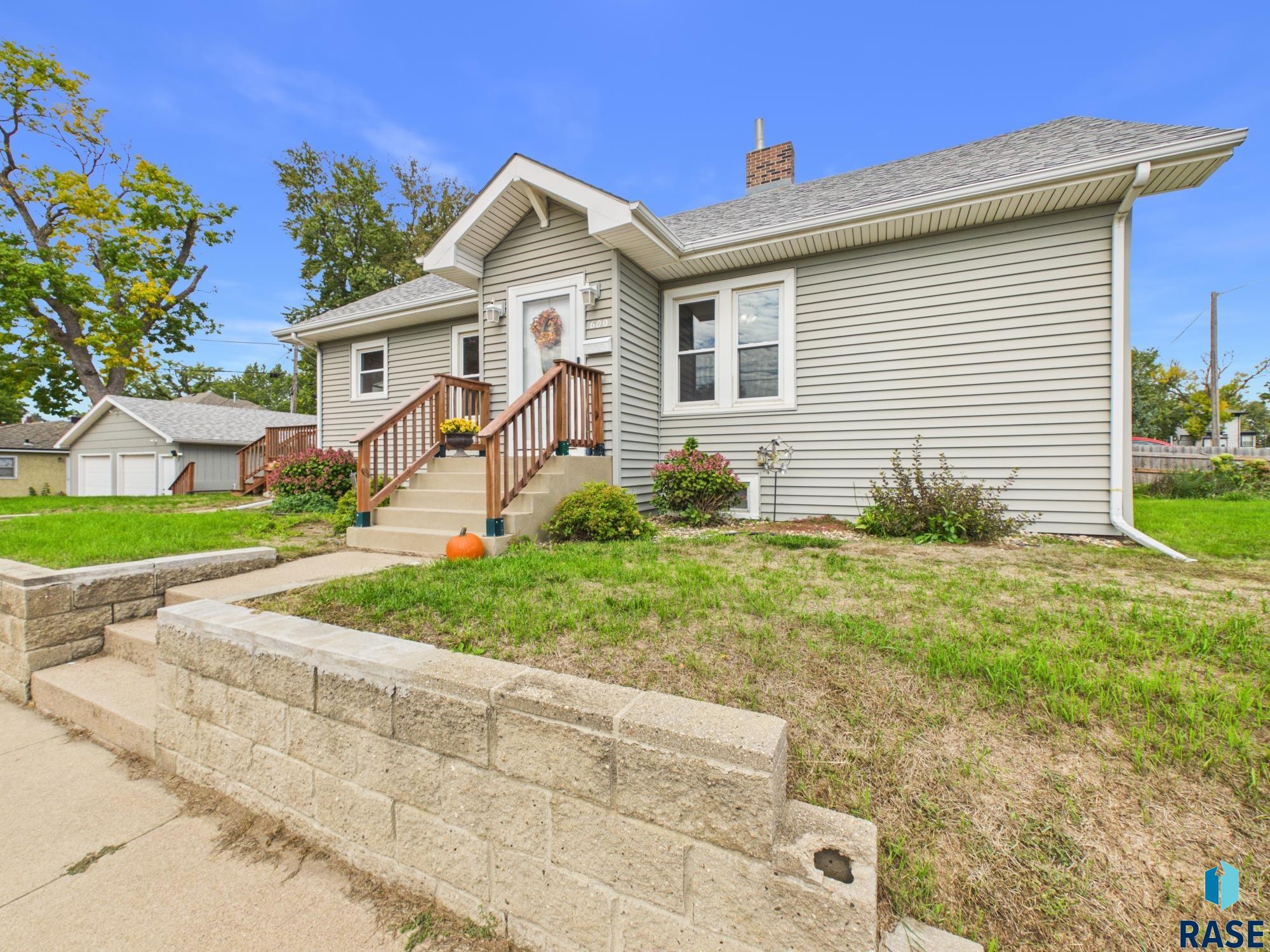 600 W 22nd St