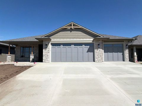 Photo of 7004 E Copper Stone Cir, Sioux Falls, SD 57110 (MLS # 22602786)