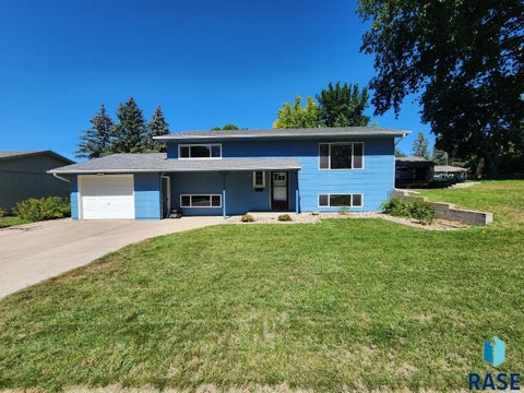 Homes For Sale - 706 E 10th Street<br/> Dell Rapids, SD 57022