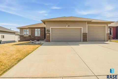 Photo of 1224 S Monticello Ct, Sioux Falls, SD 57106 (MLS # 22602389)