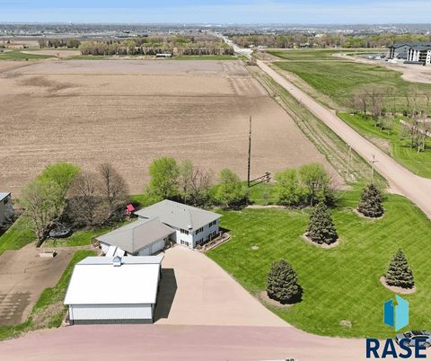 Photo of 27053 S Tallgrass Ave, Sioux Falls, SD 57108 (MLS # 22601891)