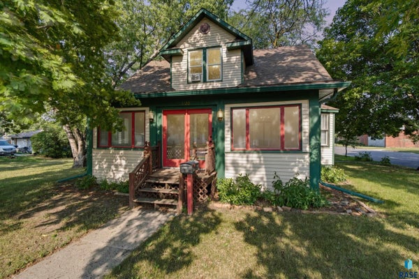 1120 S DUFF ST, MITCHELL, SD 57301 - Image cde3cbdce46c7accd26a3cf46c418085/1761817638