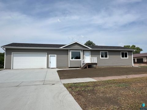 Homes For Sale - 111 N Minnie Street<br/> Howard, SD 57349