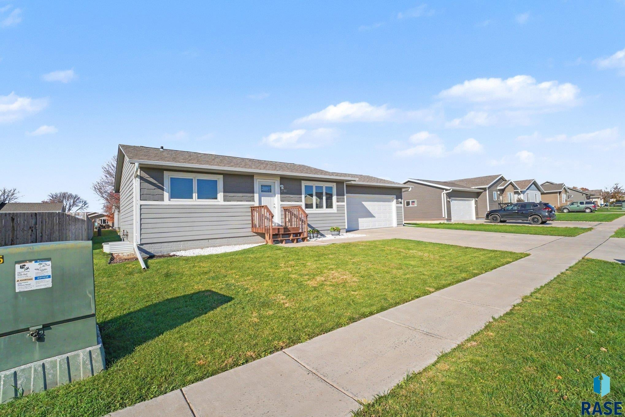 2701 N Pampas Grass Ave