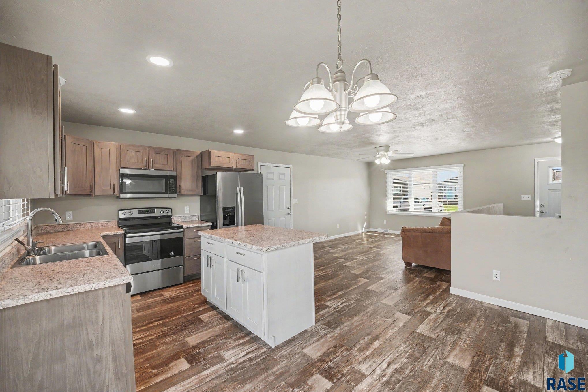 2701 N Pampas Grass Ave