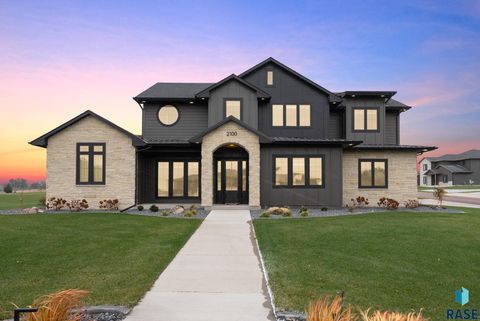 Photo of 2100 N Marlowe Ave, Sioux Falls, SD 57110 (MLS # 22601949)