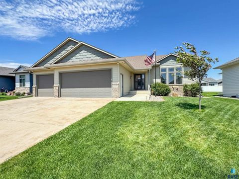 Photo of 5308 E 63rd St, Sioux Falls, SD 57108 (MLS # 22603761)