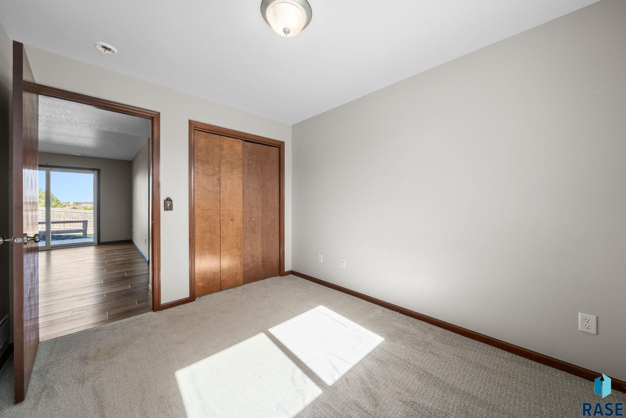 Sioux Falls, South Dakota 57106, United States, 4 Bedrooms Bedrooms, ,2 BathroomsBathrooms,Residential,Pending,230925