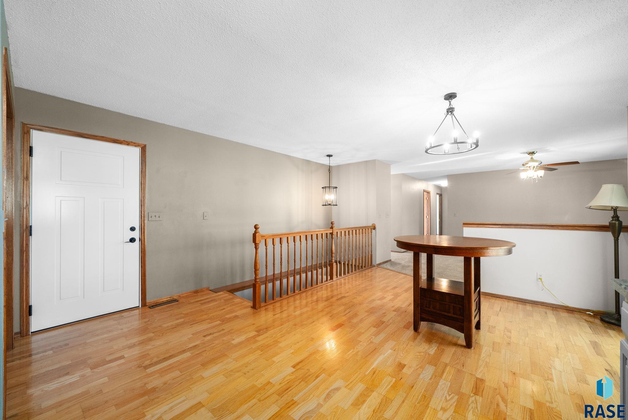 1001 Angel Ln