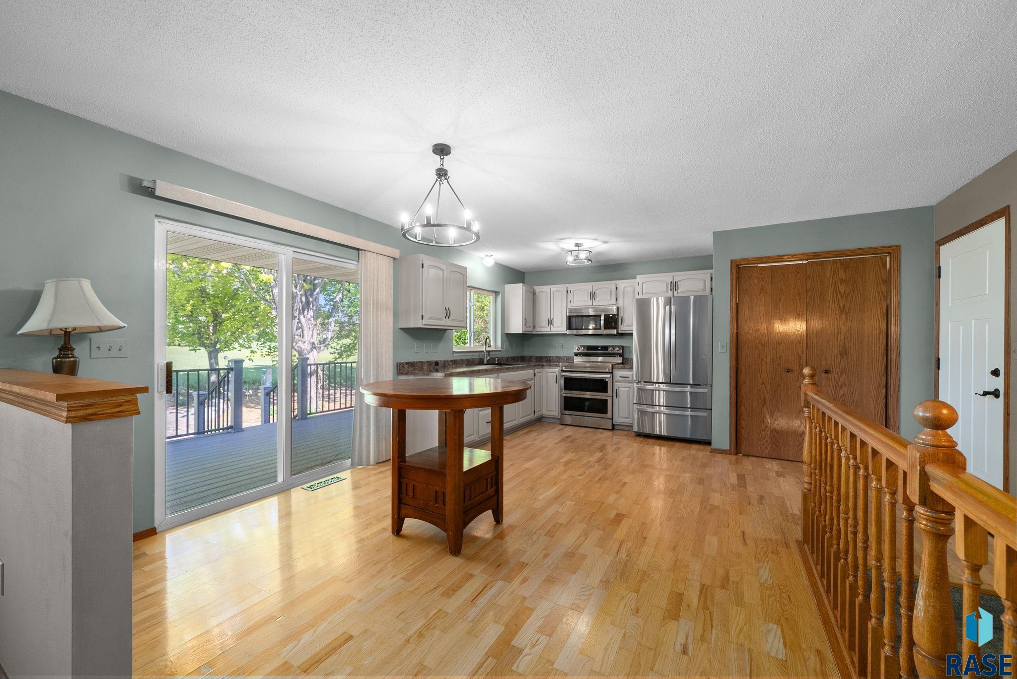 1001 Angel Ln