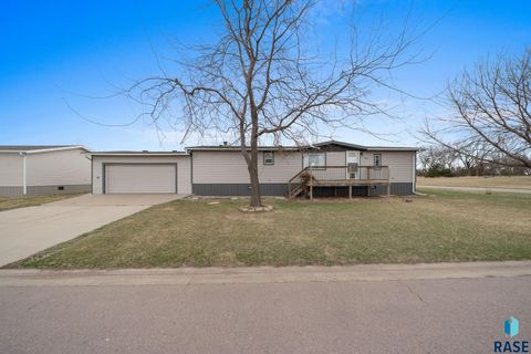 Photo of 900 S Harrison St, Lennox, SD 57039 (MLS # 22602110)