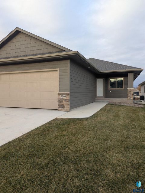 Photo of 7508 W Flowerfields Pl, Sioux Falls, SD 57106 (MLS # 22508643)