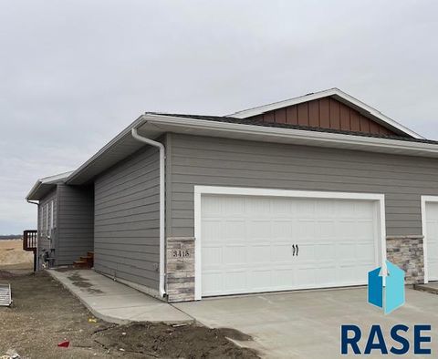 Photo of 3415 S Heather Ave, Sioux Falls, SD 57106 (MLS # 22602386)