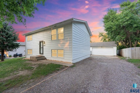 Homes For Sale - 404 Maple Street<br/> Valley Springs, SD 57068
