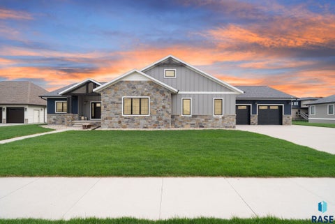 Photo of 709 E Piping Rock Ln, Sioux Falls, SD 57108 (MLS # 22607704)