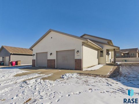 Photo of 8200 S Hughes Ave, Sioux Falls, SD 57108 (MLS # 22600550)