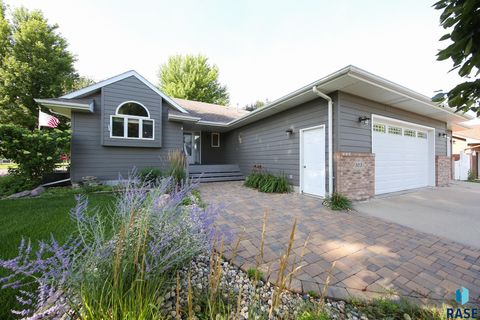 Photo of 5015 E Newcastle St, Sioux Falls, SD 57110 (MLS # 22600671)