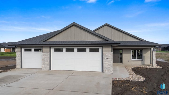 Photo 1 of 47 — 2412 S Saddle Ridge Dr, Sioux Falls, SD 57110