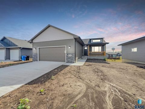 Homes For Sale - 804 N Main Street<br/> Lennox, SD 57039