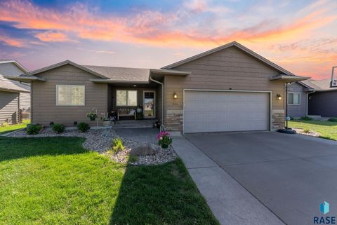Photo of 2804 Grinnell Ave S S, Sioux Falls, SD 57106 (MLS # 22603487)