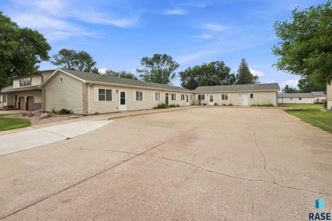 Photo of 723 W 2nd Ave, Lennox, SD 57039 (MLS # 22606037)
