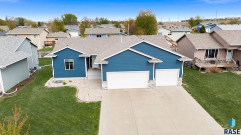 Homes For Sale - 506 S Main Avenue<br/> Hartford, SD 57033