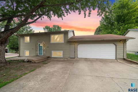 Homes For Sale - 1000 S Gordon Drive<br/> Sioux Falls, SD 57110