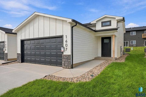 Townhouse For Sale - 1607 N Shotgun Court<br/> Minnehaha County, Sioux Falls, SD 57110