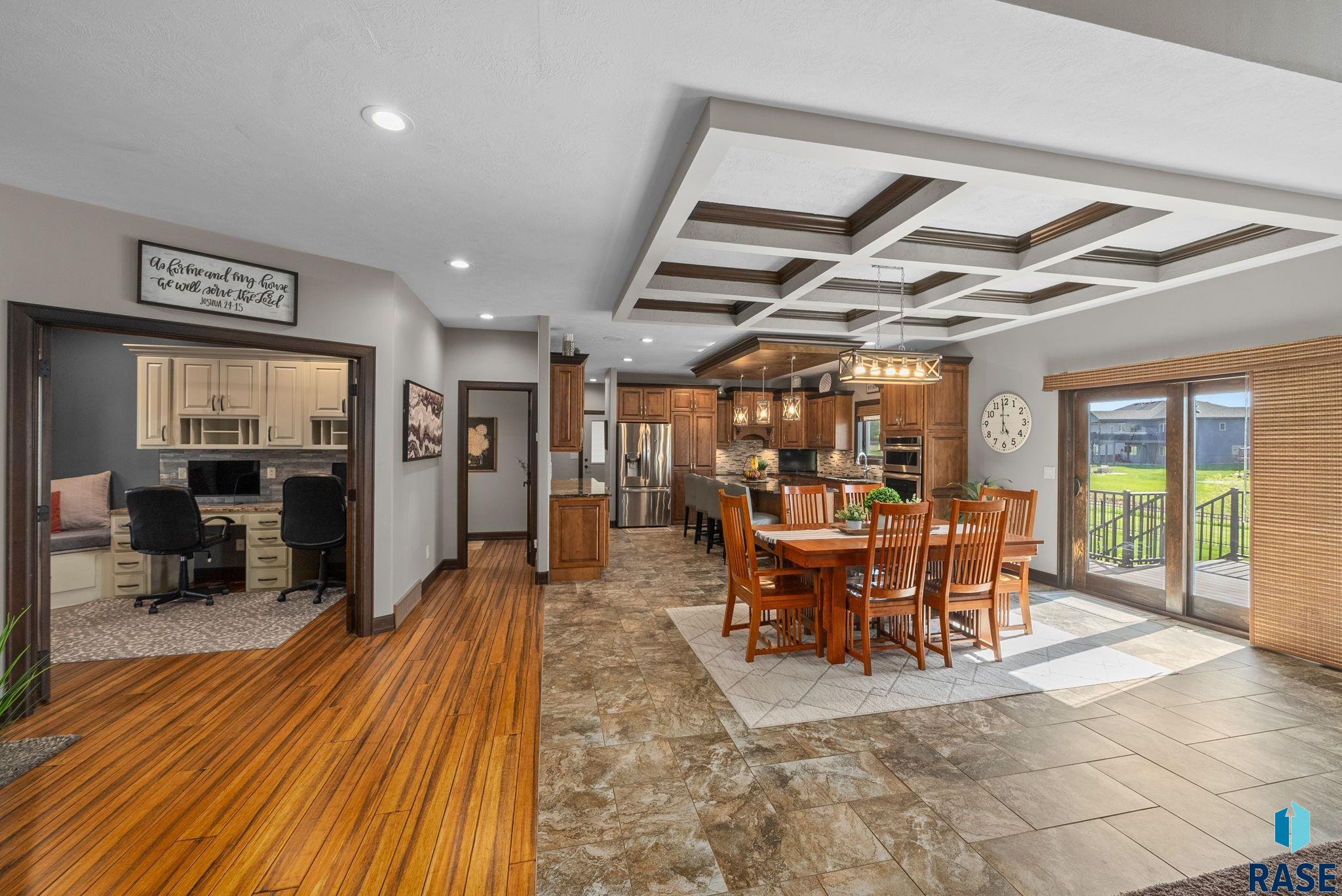 Sioux Falls, South Dakota 57106, United States, 7 Bedrooms Bedrooms, ,4 BathroomsBathrooms,Residential,Active,253619