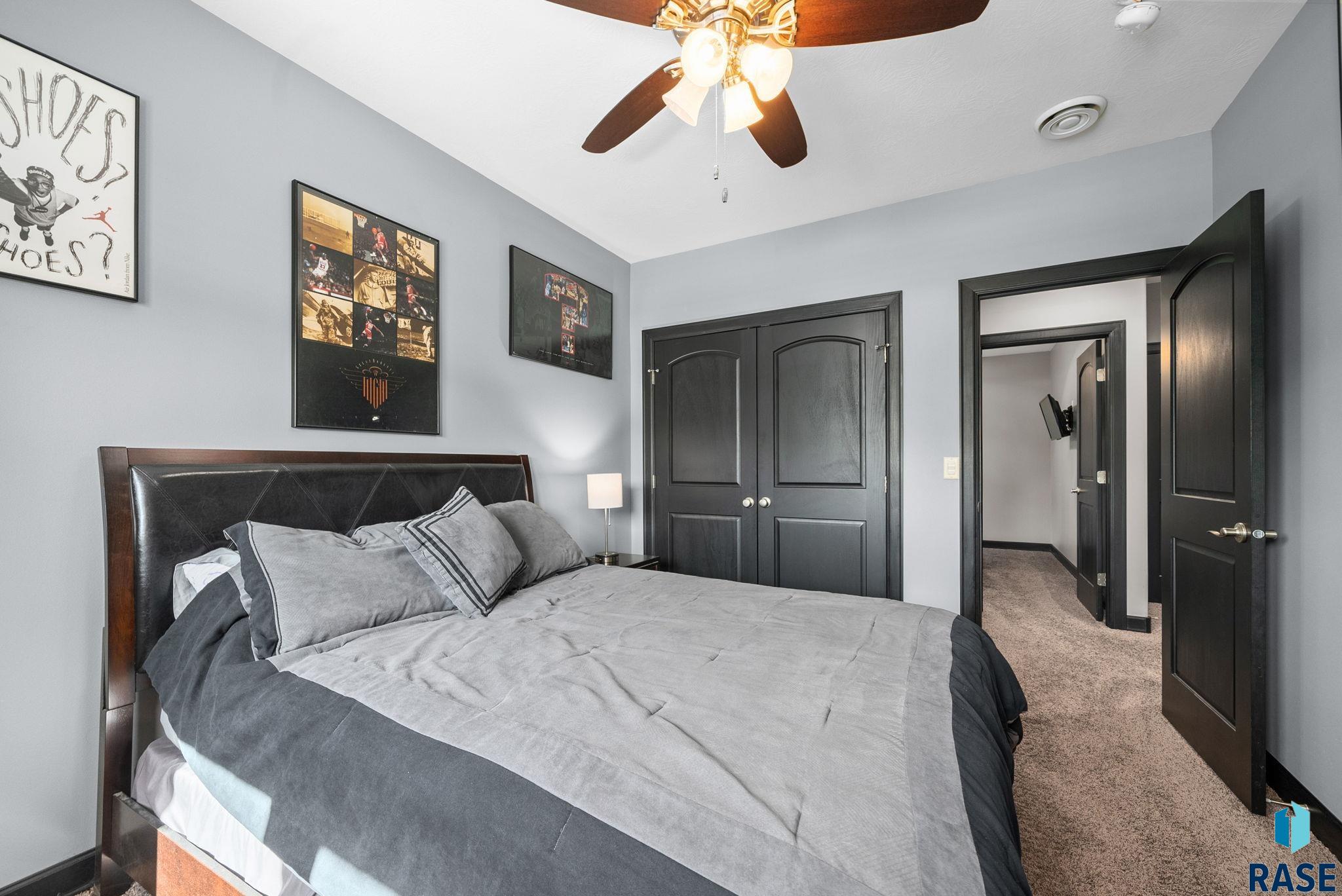 Sioux Falls, South Dakota 57106, United States, 7 Bedrooms Bedrooms, ,4 BathroomsBathrooms,Residential,Active,253619