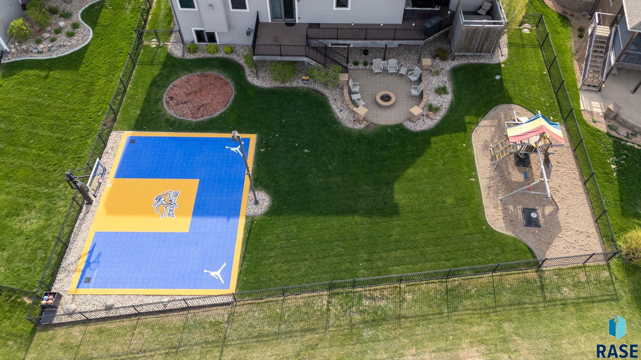 Sioux Falls, South Dakota 57106, United States, 7 Bedrooms Bedrooms, ,4 BathroomsBathrooms,Residential,Active,253619