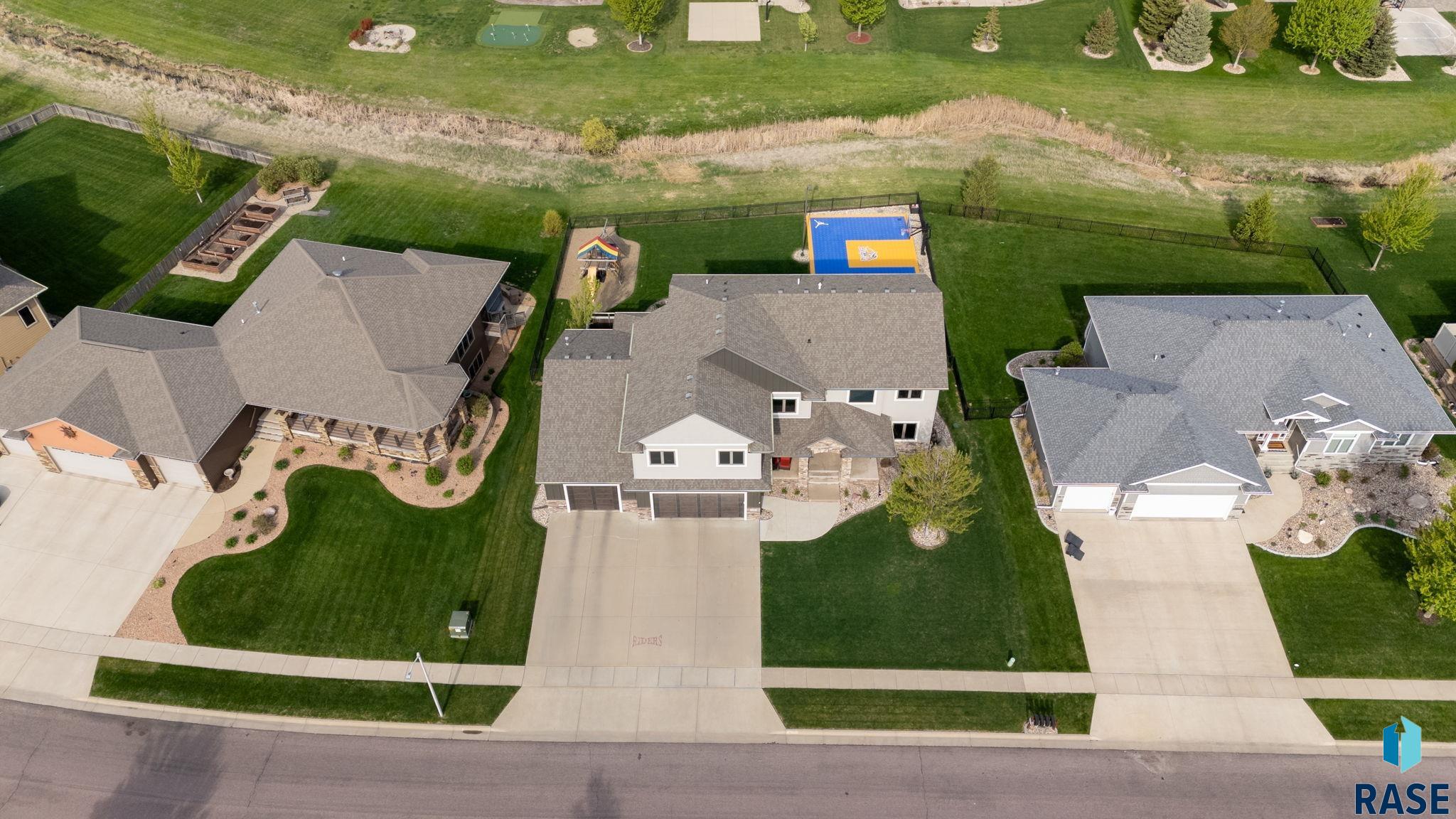 Sioux Falls, South Dakota 57106, United States, 7 Bedrooms Bedrooms, ,4 BathroomsBathrooms,Residential,Active,253619