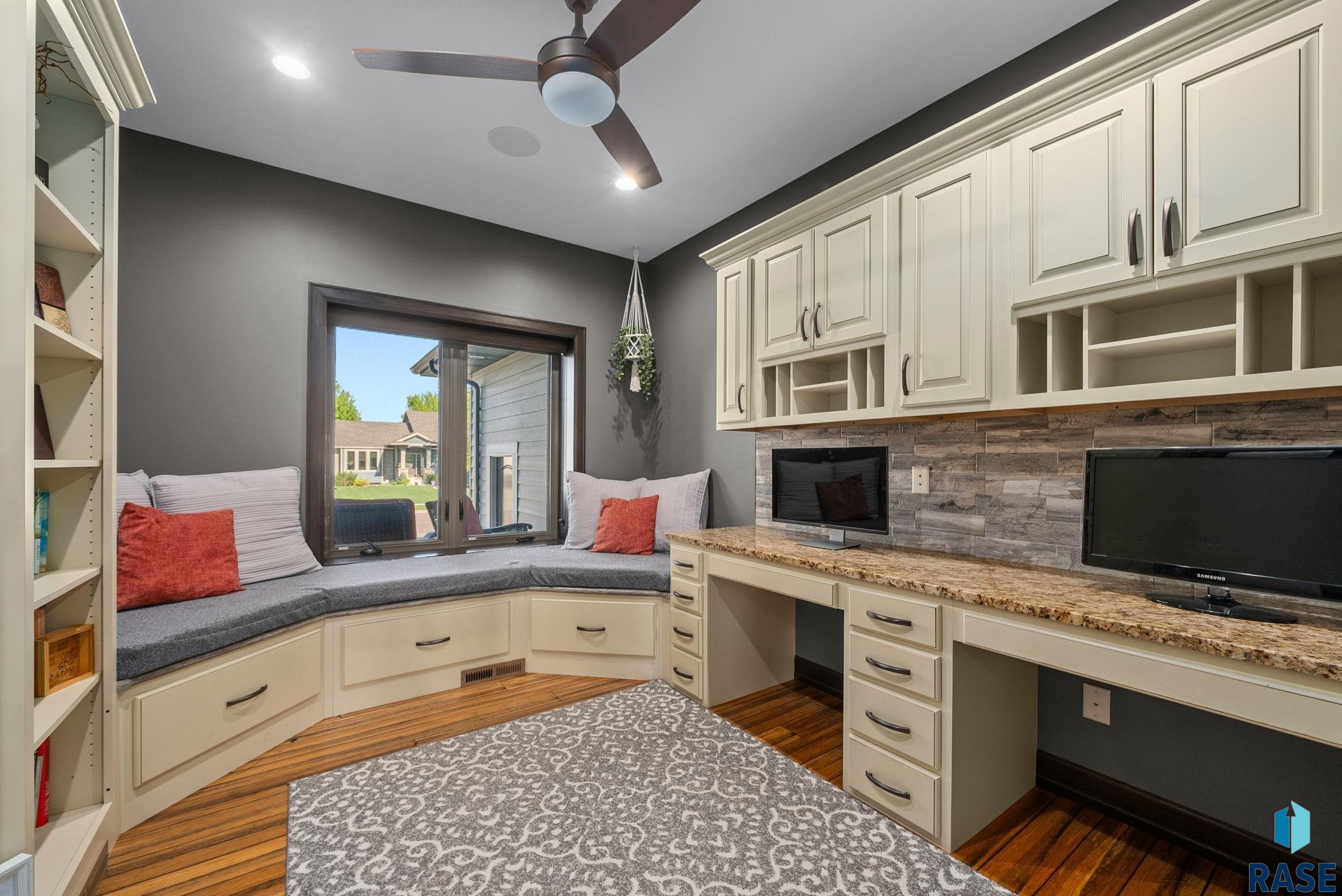 Sioux Falls, South Dakota 57106, United States, 7 Bedrooms Bedrooms, ,4 BathroomsBathrooms,Residential,Active,253619