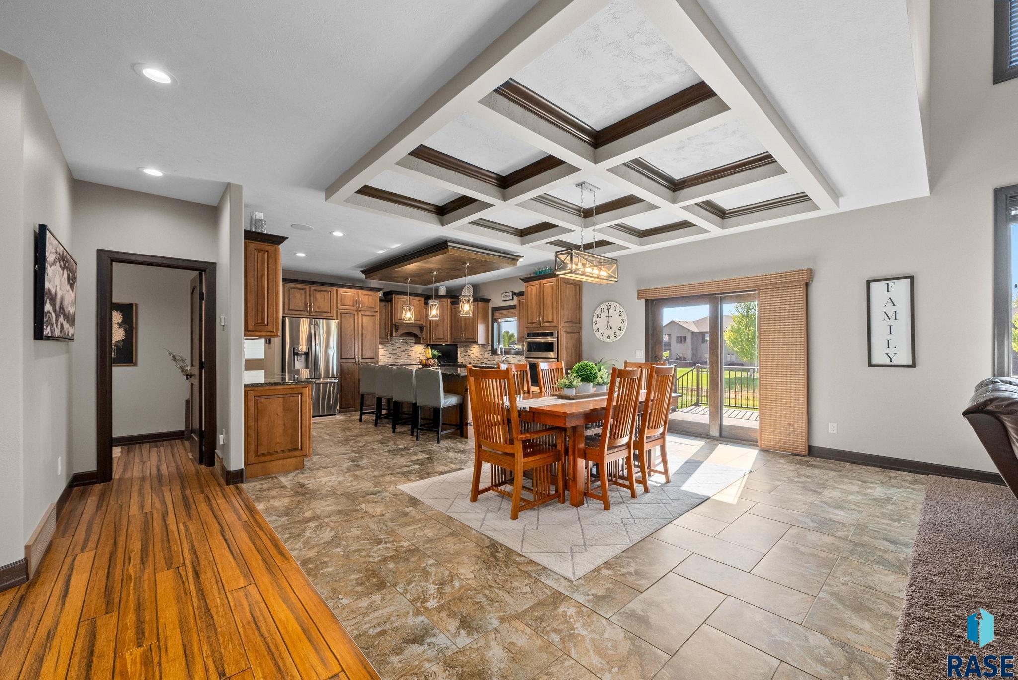 Sioux Falls, South Dakota 57106, United States, 7 Bedrooms Bedrooms, ,4 BathroomsBathrooms,Residential,Active,253619