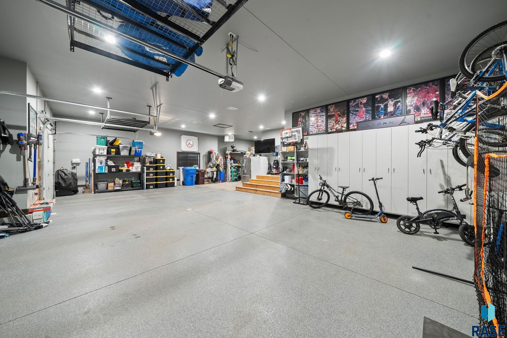 Sioux Falls, South Dakota 57106, United States, 7 Bedrooms Bedrooms, ,4 BathroomsBathrooms,Residential,Active,253619