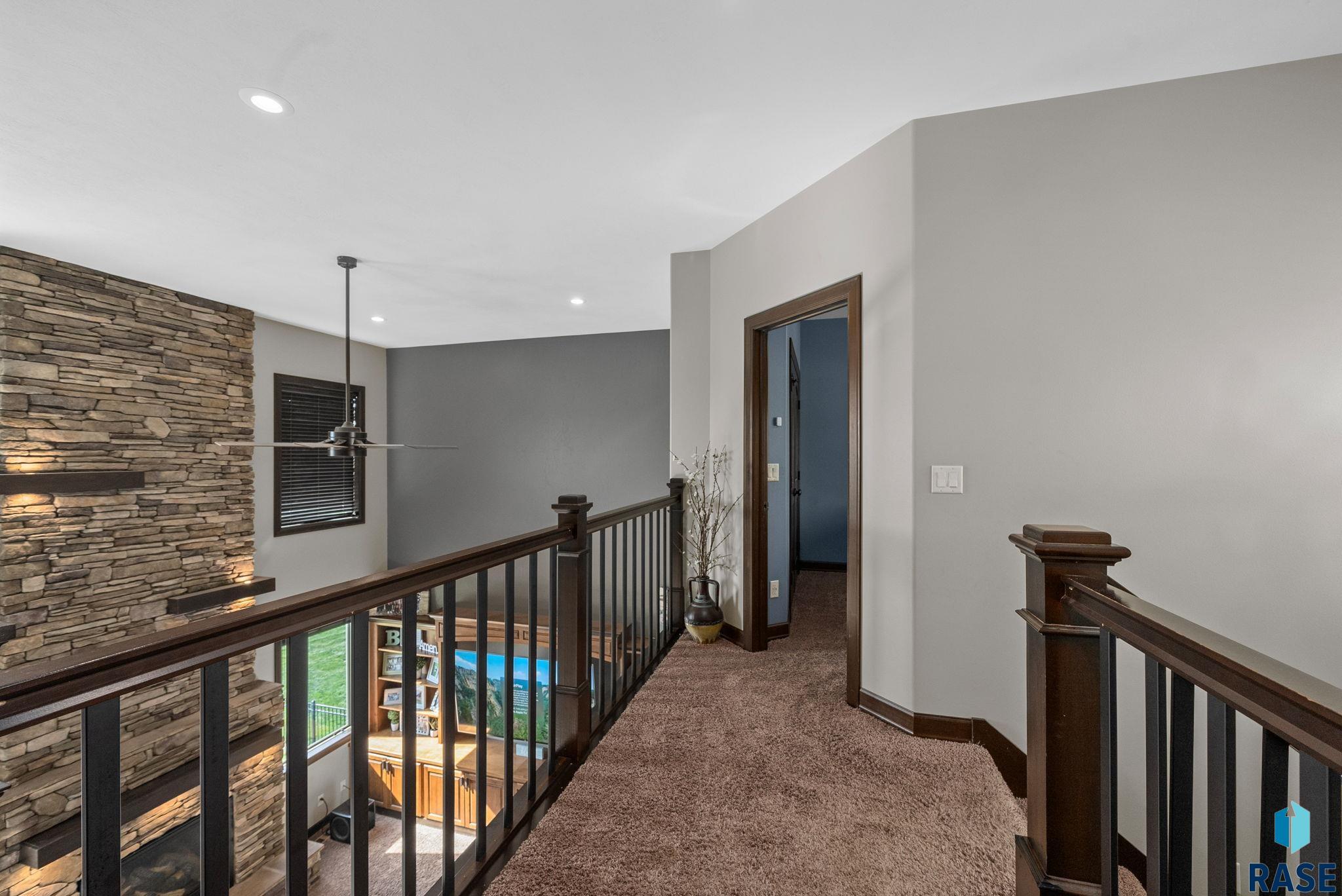 Sioux Falls, South Dakota 57106, United States, 7 Bedrooms Bedrooms, ,4 BathroomsBathrooms,Residential,Active,253619