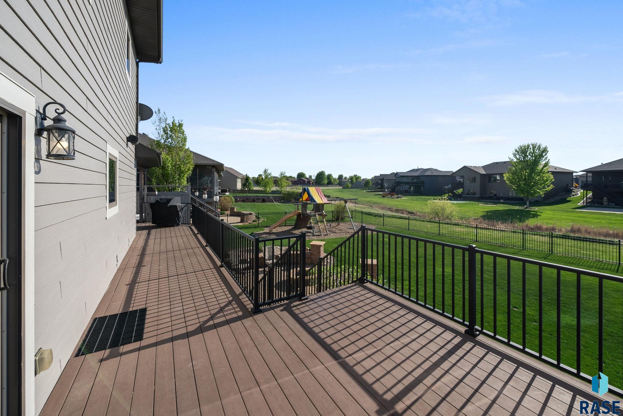 Sioux Falls, South Dakota 57106, United States, 7 Bedrooms Bedrooms, ,4 BathroomsBathrooms,Residential,Active,253619