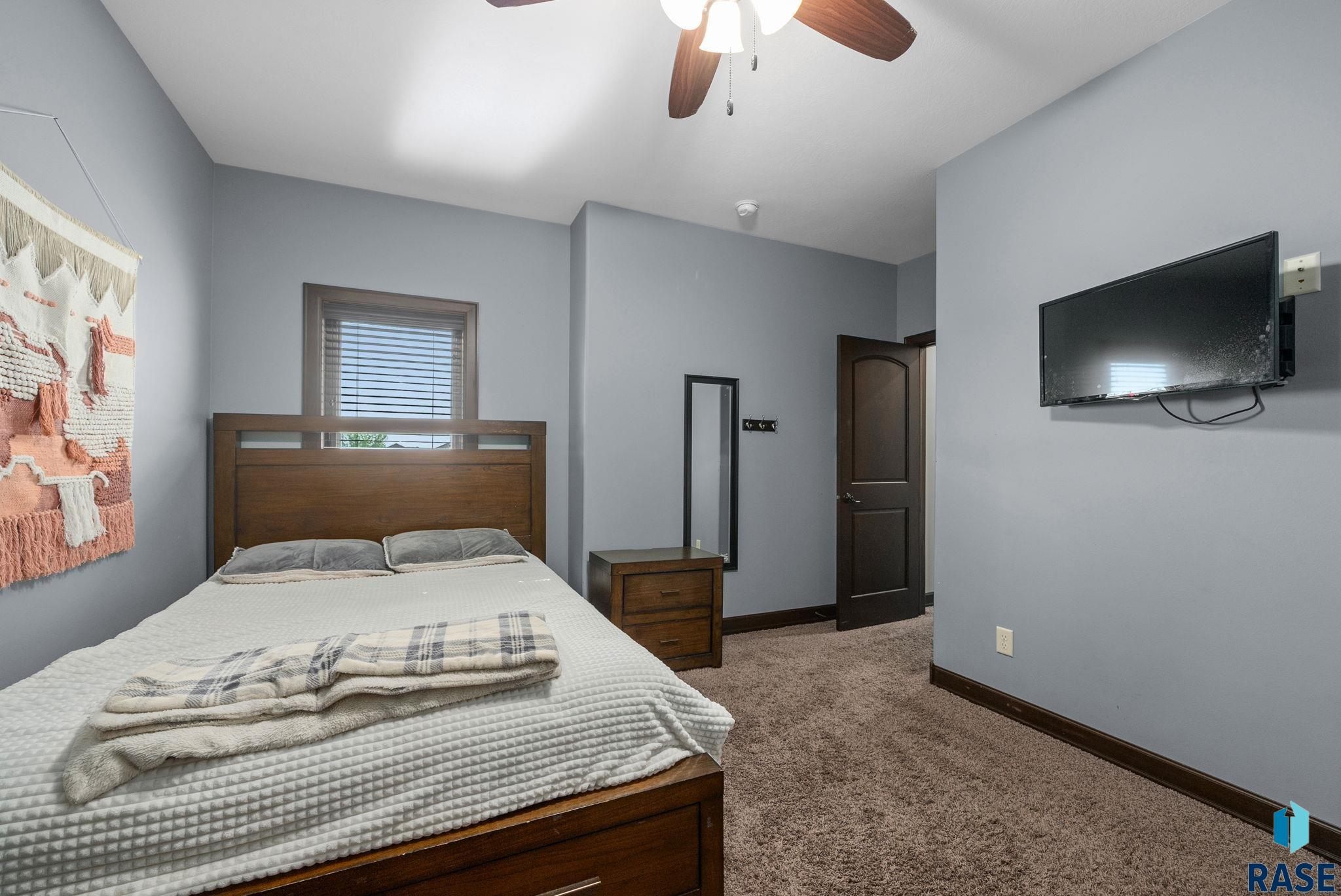 Sioux Falls, South Dakota 57106, United States, 7 Bedrooms Bedrooms, ,4 BathroomsBathrooms,Residential,Active,253619