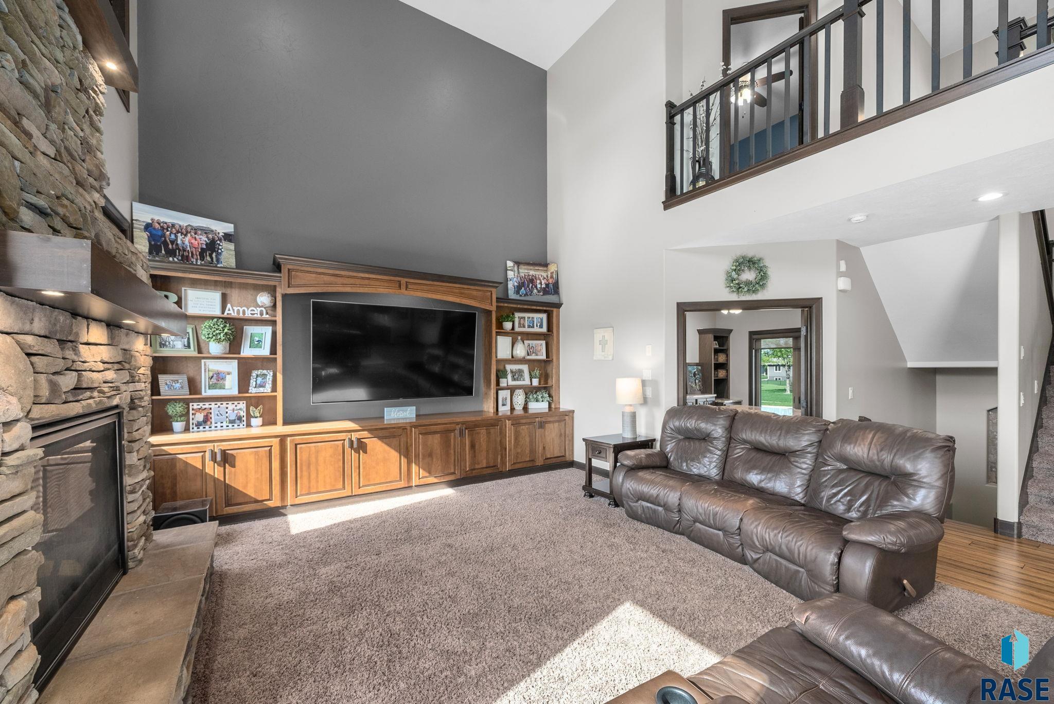 Sioux Falls, South Dakota 57106, United States, 7 Bedrooms Bedrooms, ,4 BathroomsBathrooms,Residential,Active,253619